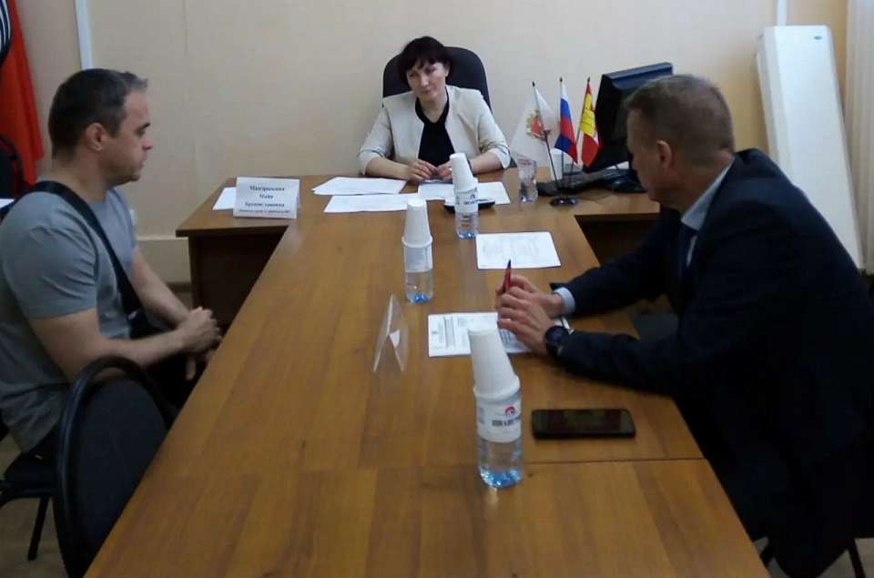 Министр труда и занятости региона провела приём граждан в Левобережном районе