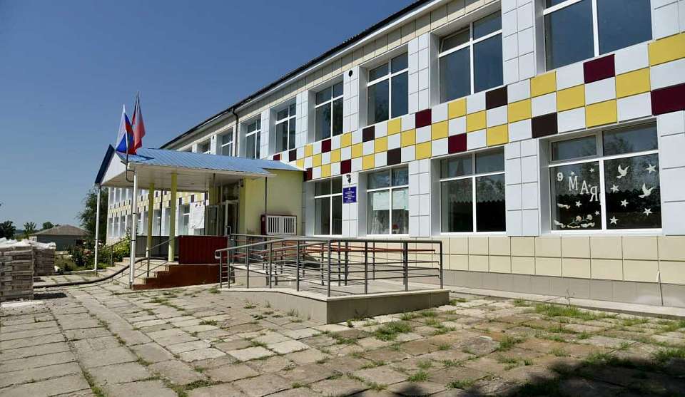 В подшефном районе ЛНР воронежские строители ремонтируют школу