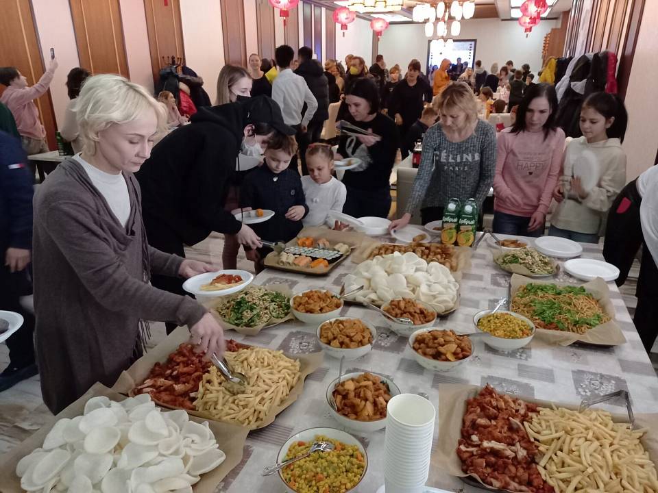 Сердце без границ: воронежские общественники разных национальностей подарили праздник женщинам из Донбасса и Луганска