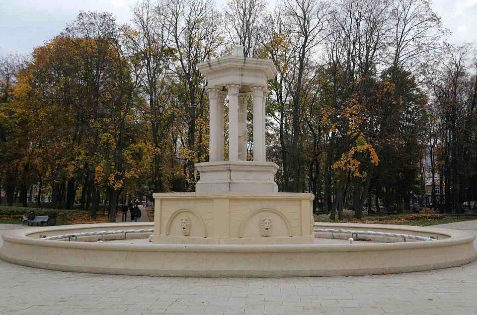 При подготовке к зиме в порядок приводят фонтаны Воронежа