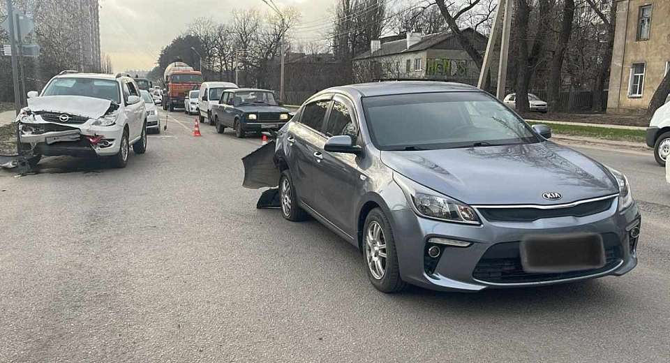 Подросток пострадал в ДТП двух иномарок в Воронеже