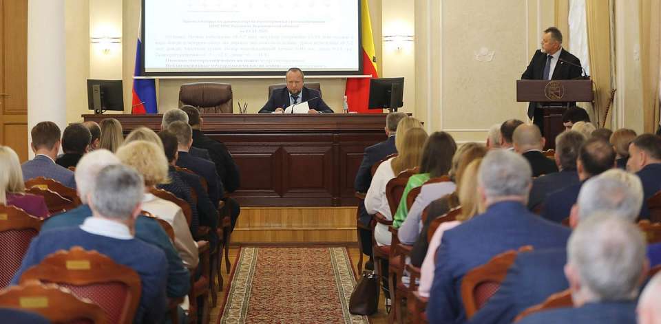 Оперативную обстановку, коммунальные аварии и осеннюю высадку деревьев обсудили в мэрии Воронежа