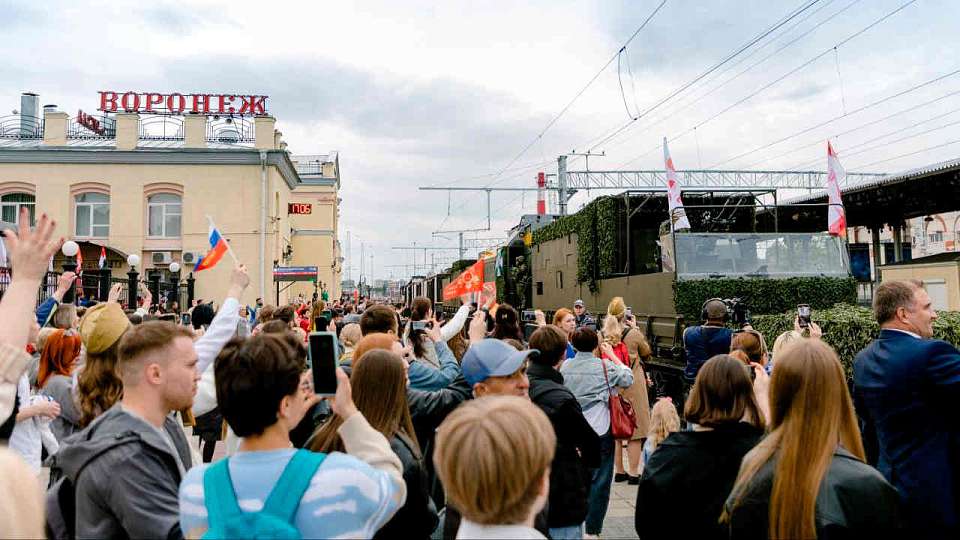 На вокзале станции Воронеж-1 в День Победы остановился бронепоезд «Волга»