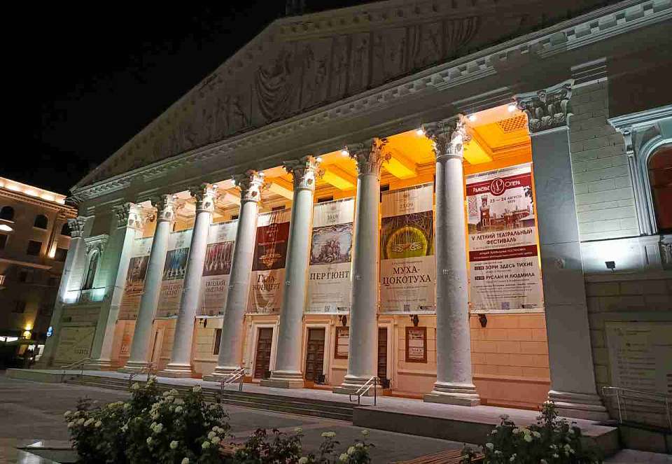 Парковку у театра оперы и балета в Воронеже запретят с 25 декабря