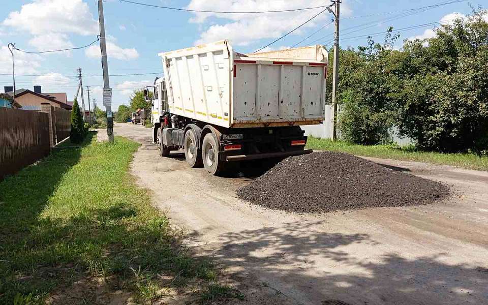 На территории района продолжается улучшение покрытия улиц частного сектора