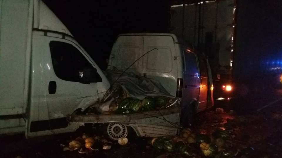 Водитель из Подмосковья пострадал в столкновении 3 грузовиков на воронежской трассе