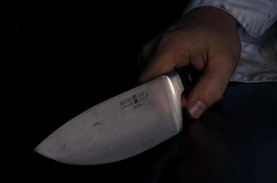 На почве ревности жительница Воронежской области вонзила нож в грудь сожителя