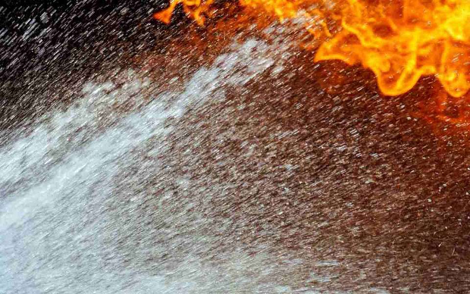 Пожар в строении вызвал сбитый беспилотник в Воронежской области