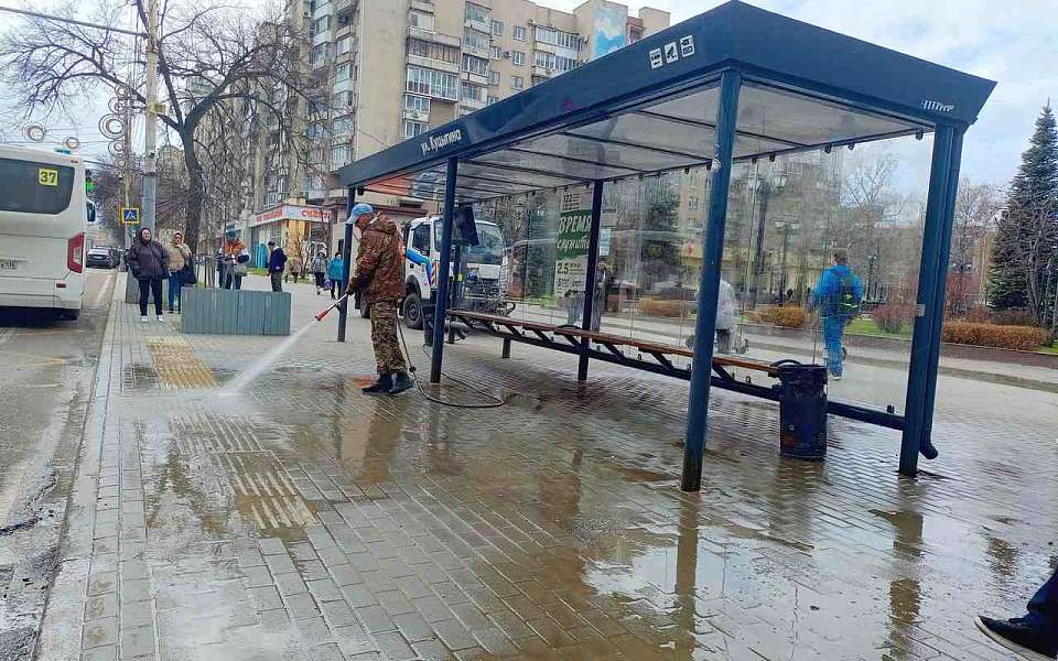 Уборка в трехмерном пространстве: в Ленинском районе наращивают темпы уборки городской инфраструктуры