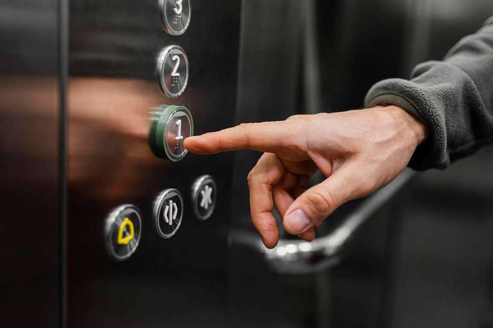 В Воронежской области в 2025 году планируют заменить 1,4 тыс. лифтов