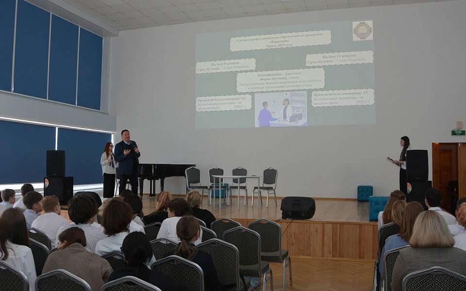 Урок профориентации для воронежских лицеистов провел кардиохирург и депутат Сергей Ковалев