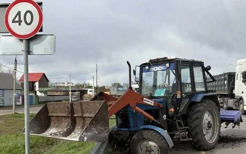 Житель Брянска попал под трактор на воронежской трассе