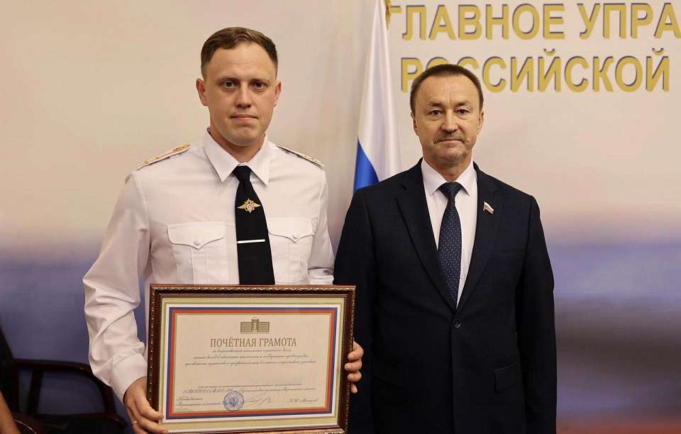 За нейтрализацию нарушителя на избирательном участке наградили воронежского полицейского