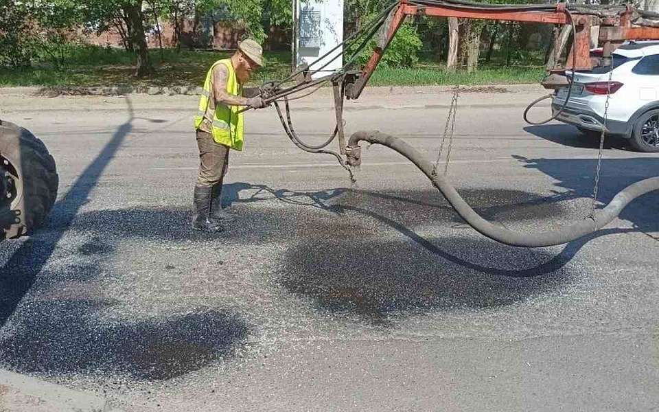 В Ленинском районе успешно продолжается ремонт дорог