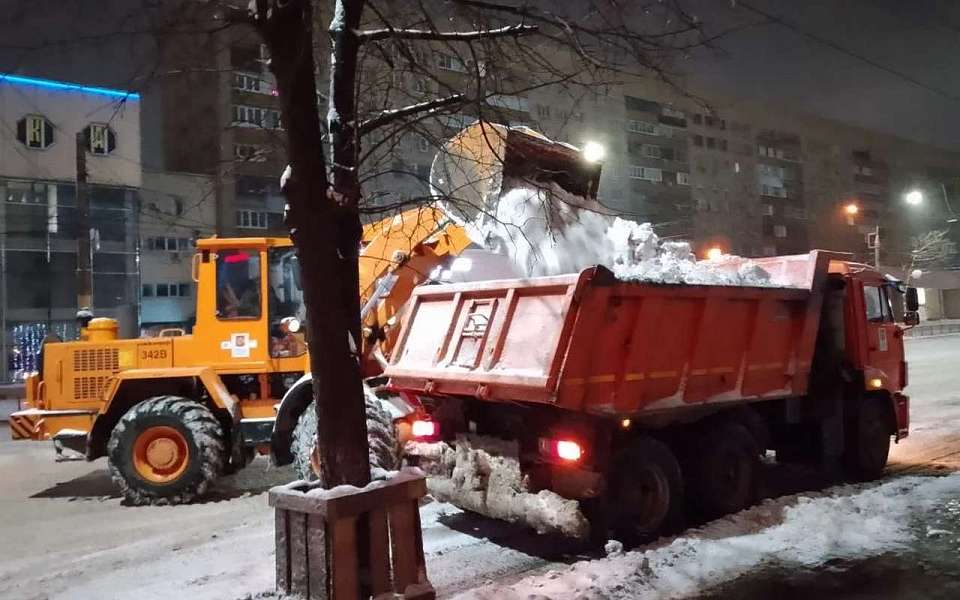 Почти 2,5 тыс. кубометров снега вывезли с улиц Воронежа за ночь