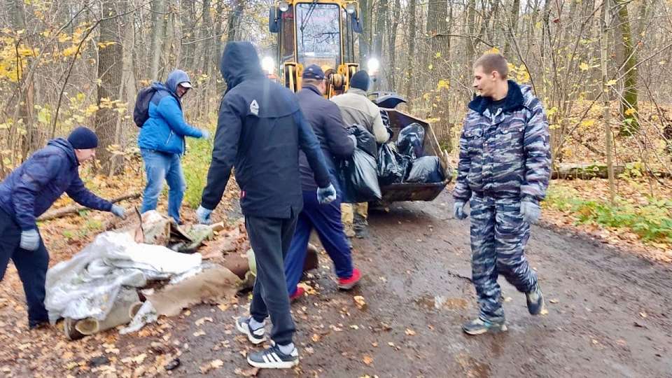  В Центральном районе прошел очередной районный осенний субботник