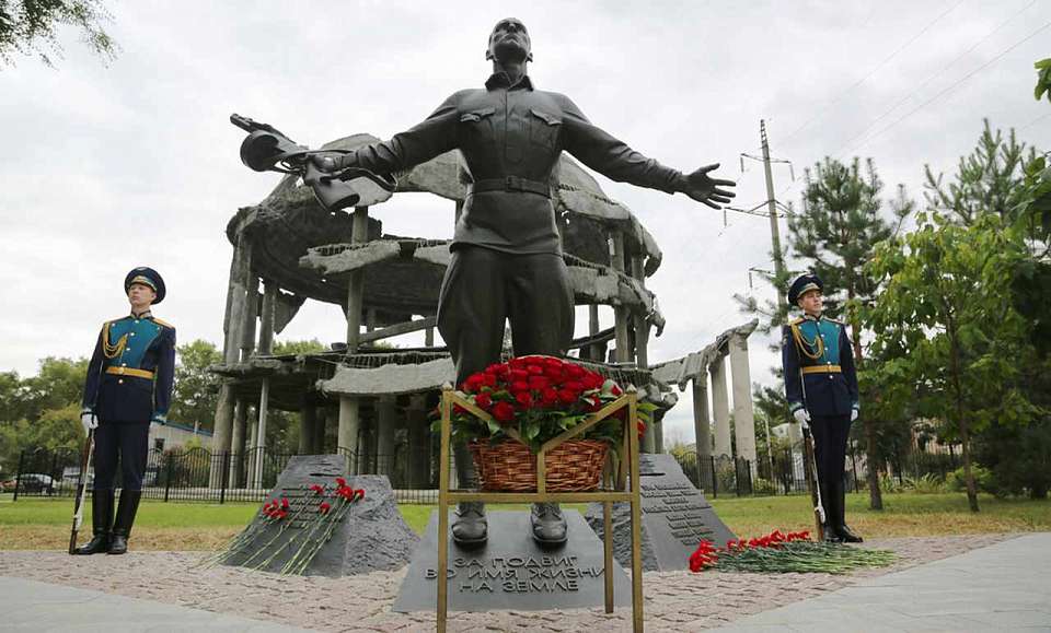 Памятник героям-красноармейцам открыли у воронежской Ротонды