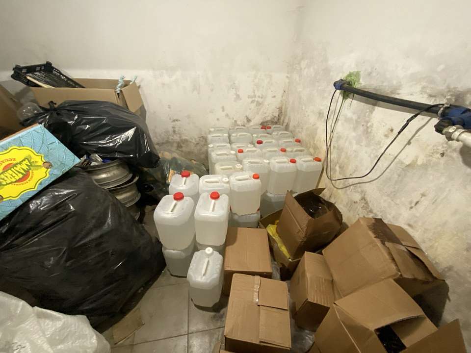 Подпольный цех по производству водки накрыли воронежские полицейские