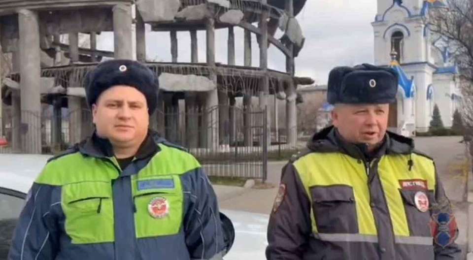 Девочку с ожогами помогли доставить в больницу полицейские в Воронеже