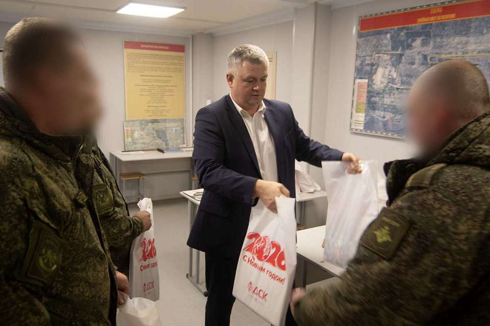 Команда ДСК направила подарки детям воронежских военных