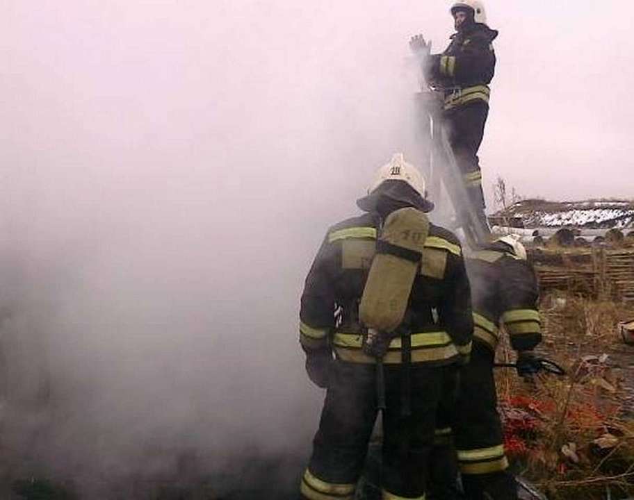 Под Воронежем в пожаре погиб человек, двоих с ожогами доставили в больницу