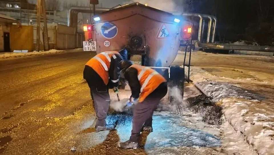 Продолжаются работы по устранению дефектов дорожного покрытия улично-дорожной сети Центрального района