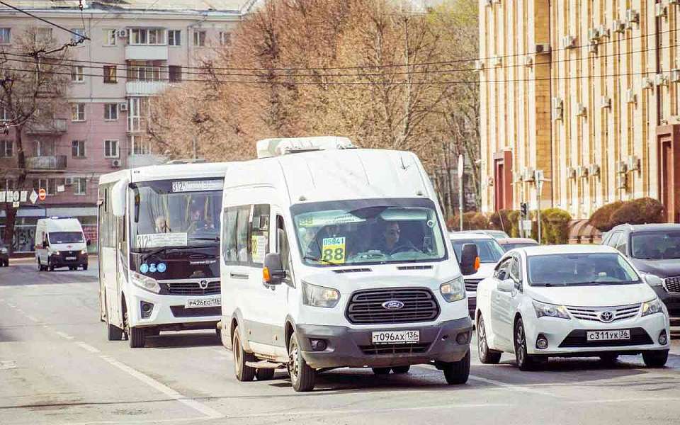 Изменят схему движения 16 маршрутов в Воронеже 27 августа 