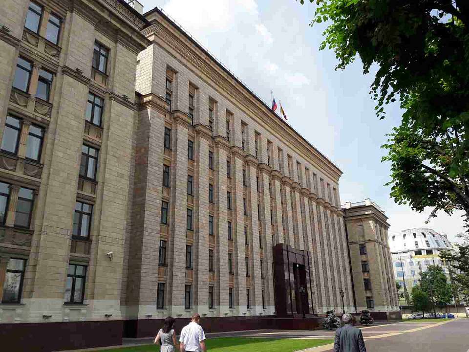 Опубликованы повышающие оклады чиновников в Воронежской области поправки в закон