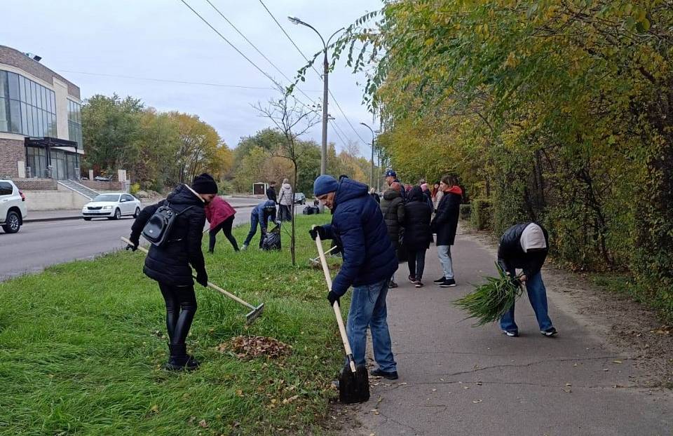 Жители Ленинского района приняли участие в общегородском субботнике