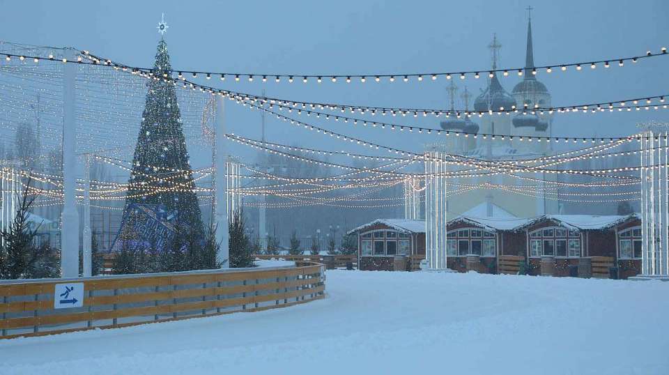 Каток на Адмиралтейской площади в Воронеже возобновляет свою работу