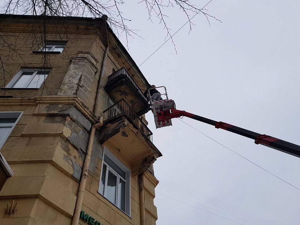 В Воронеже эксперты признали аварийными 90% балконов дома на Пушкинской