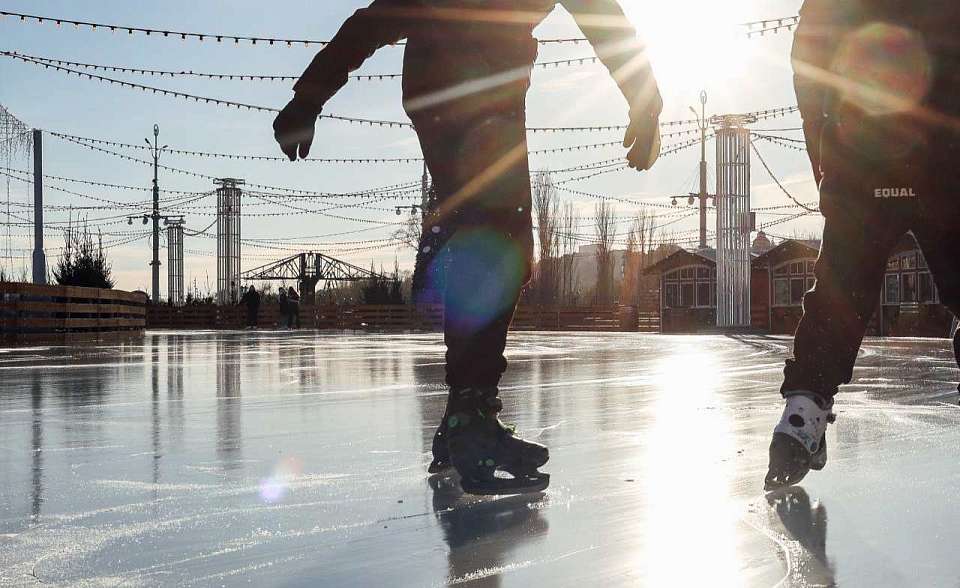 На Адмиралтейской площади в Воронеже опробовали каток
