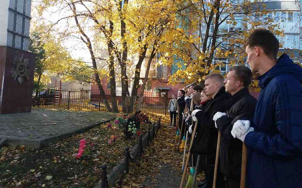 В Коминтерновском районе привели в порядок братские могилы и воинские захоронения