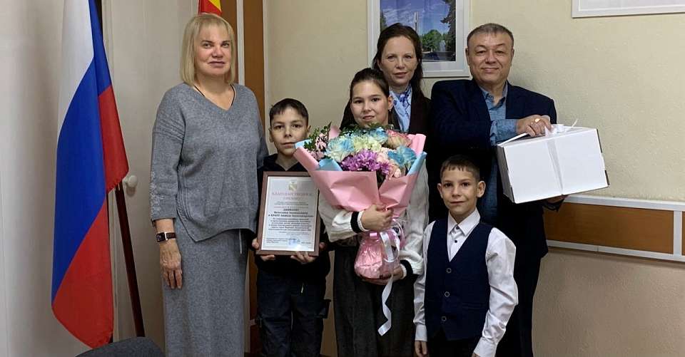 В Центральном районе наградили победителей регионального и Всероссийского конкурса «Семья года» 2025 года