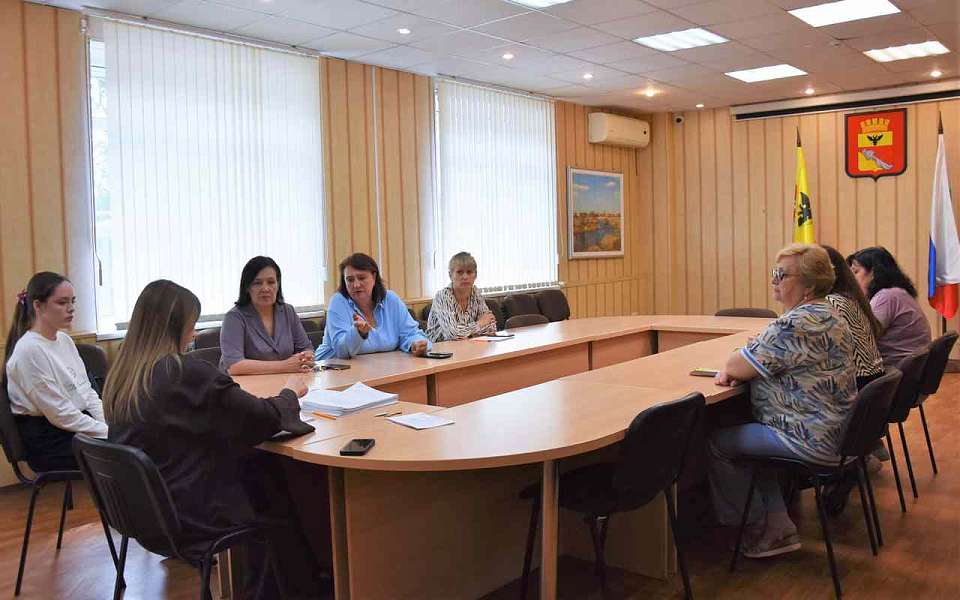 В управе района продолжаются еженедельные заседания административной комиссии