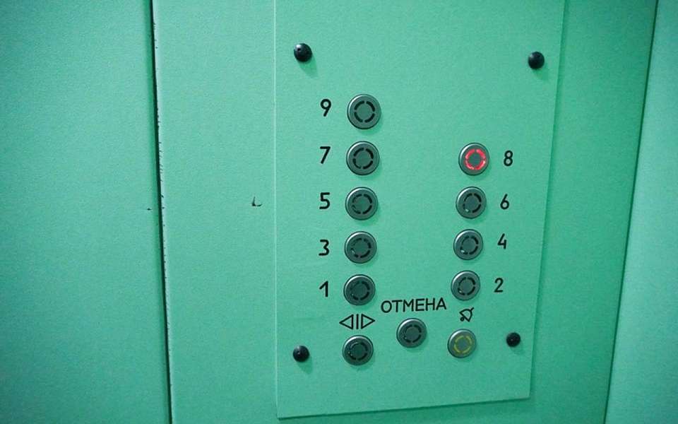 Уголовное дело возбудили в СК после падения ребенка в шахту лифта в Воронеже