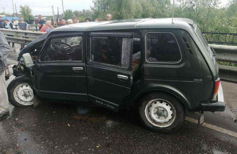 Два человека пострадали в столкновении "Нивы" и "Лады" в Воронежской области