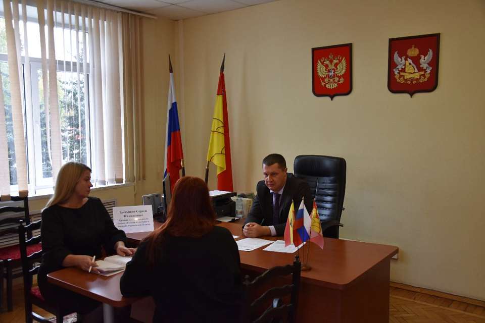 Приём граждан в Железнодорожном районе провёл руководитель управления по охране объектов культурного наследия Сергей Третьяков