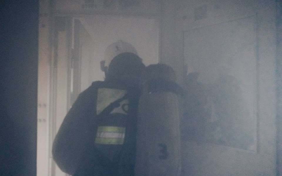 Из горящей девятиэтажки 2 человек эвакуировали воронежские пожарные