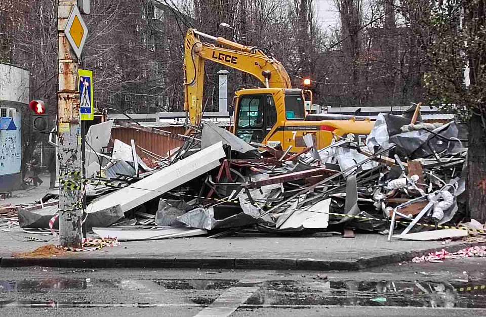 На Алексеевском рынке в Воронеже завершили демонтаж незаконных построек