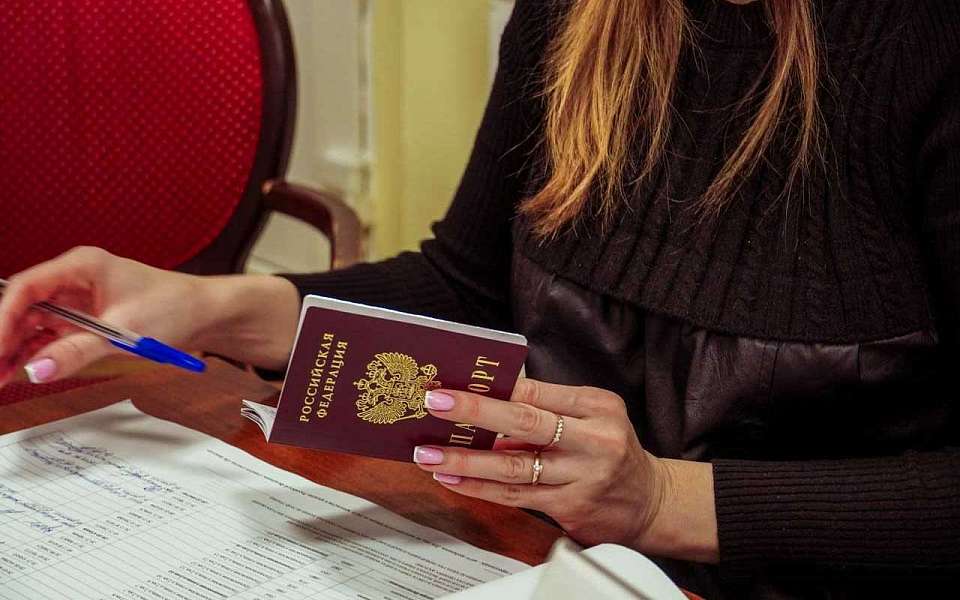 Уроженца Армении лишили российского гражданства за организацию незаконной миграции в Воронеже