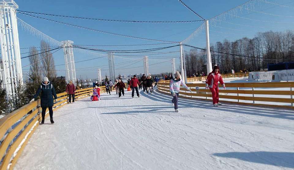 Каток на Адмиралтейской площади в Воронеже снова начал работать