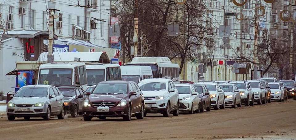 Пробки достигли 9 баллов в Воронеже перед ноябрьскими праздниками