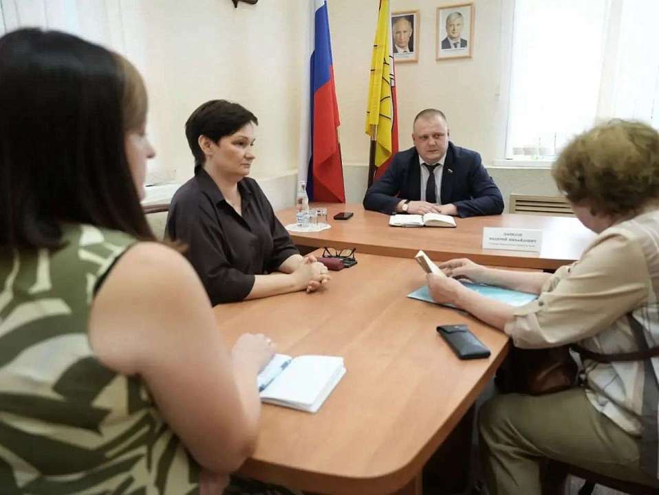 Забота о заслуженных тружениках: в Ленинском районе Воронежа прошёл тематический приём по защите трудовых прав