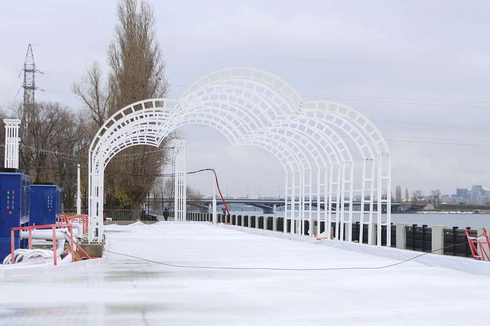 В Воронеже завершаются работы по украшению Адмиралтейской площади