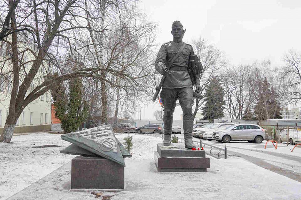 Губернатор Воронежской области поздравил бойцов СВО через письма детей