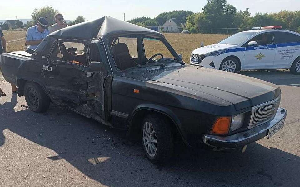 Пьяный водитель «Волги» отправил в больницу двух человек из Lada Granta в Воронежской области