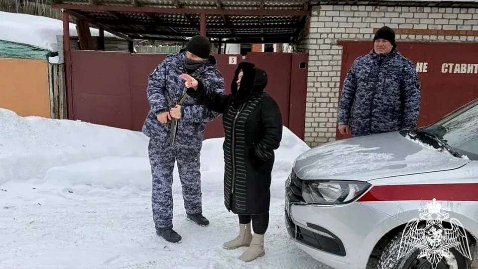 Жительнице Воронежа с плохой памятью росгвардейцы помогли вернуться домой