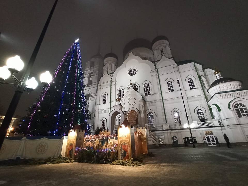 Воронежцам покажут прямую трансляцию из Благовещенского собора празднования Рождества