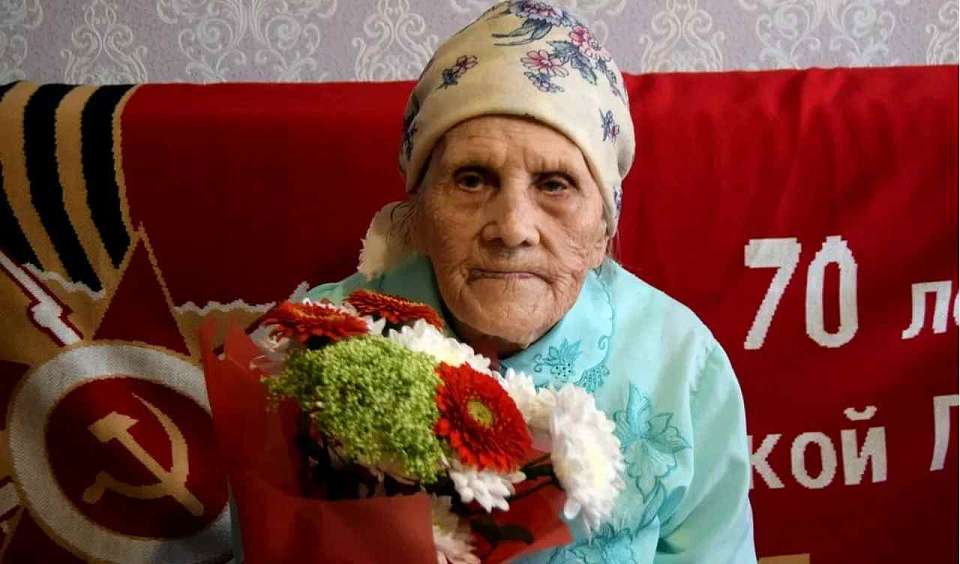 Мэр Воронежа поздравил с днем рождения почетного гражданина Дарью Баскакову